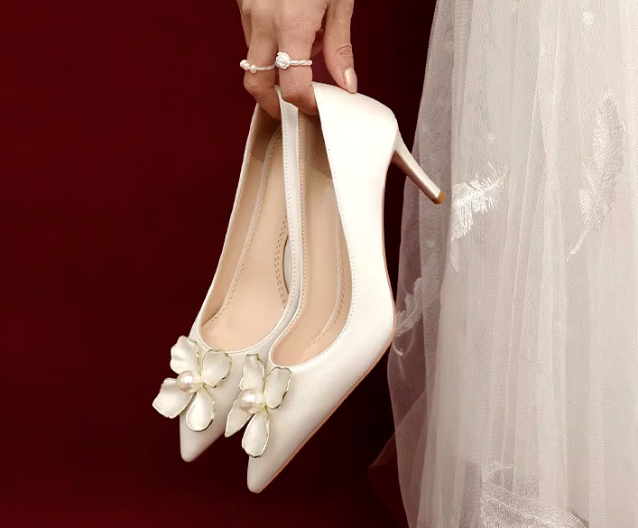 Luxus Brautschuhe Caitriona mit Perlen Blume