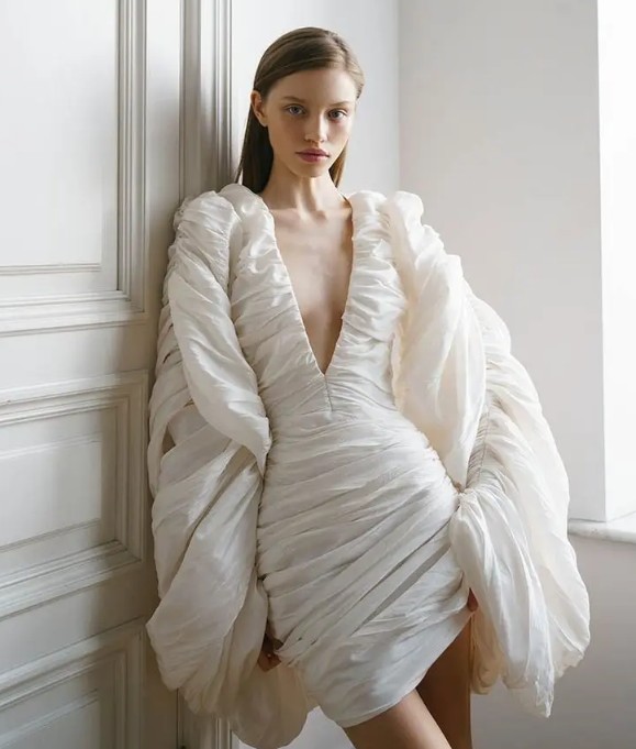 Bleistift Taft Brautkleid Daliah Plissiert mit Sexy V Ausschnitt und Oversize Ärmeln