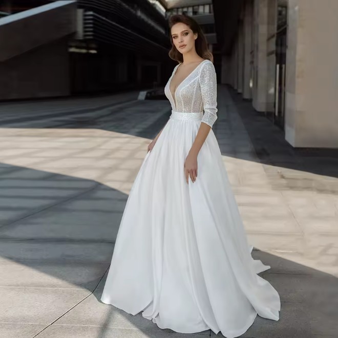 A Linie V Ausschnitt Glitzer Brautkleid Daria mit Ärmeln