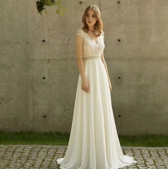 Boho Style Empire Brautkleid Darja mit V Ausschnitt und Spitze Ärmellos