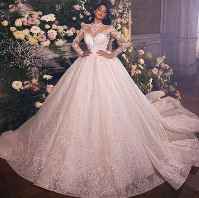 Klassisches Langarm Prinzessinnen Glitzer Brautkleid Eireen mit Tattoo Spitze