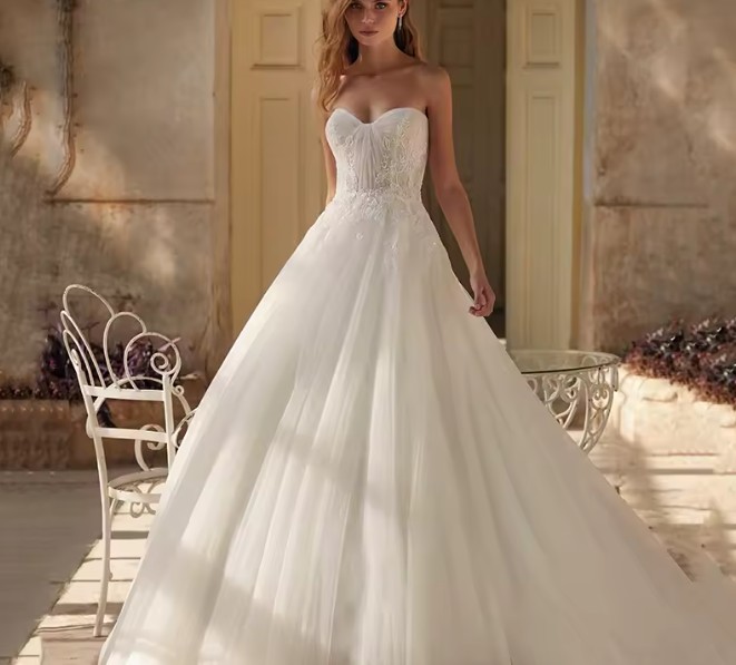 Schulterfreies A Linie Prinzessin Brautkleid Ejla mit Stickereien
