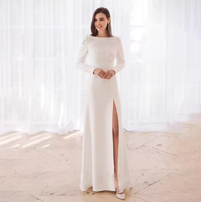 Schlichtes Langarm Brautkleid Etienne mit Sexy Schlitz