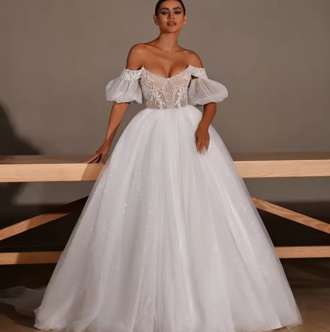 Schulterfreies Prinzessin Brautkleid Edeltraud mit Spitze und Strass