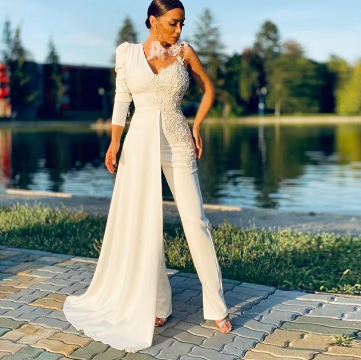 Braut Einteiler Jumpsuit für den Standesamt Asymmetrisch in Weiß