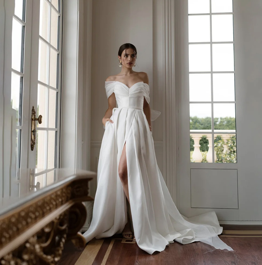 Schulterfreies A Linie Brautkleid Alva Modern mit Schleppe