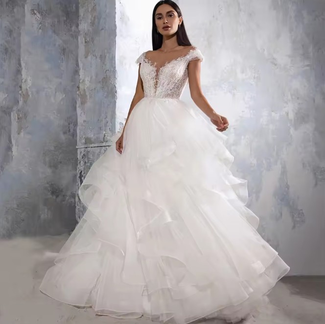 A Linie Brautkleid Elikapeka mit Raffungen und Spitze