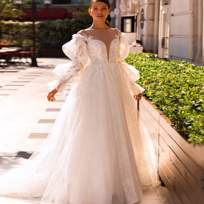 A Linie Brautkleid Eloise mit Illusion Ausschnitt Ärmel Abnehmbar