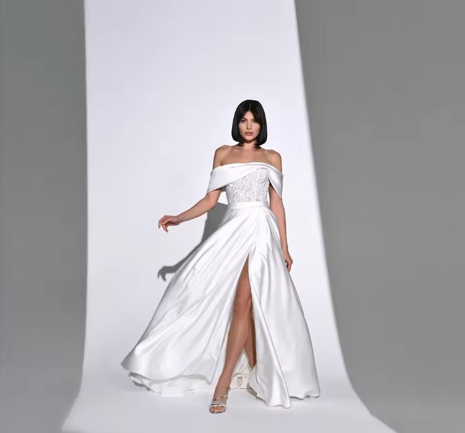 Schulterfreies Brautkleid Evelin mit Applikationen