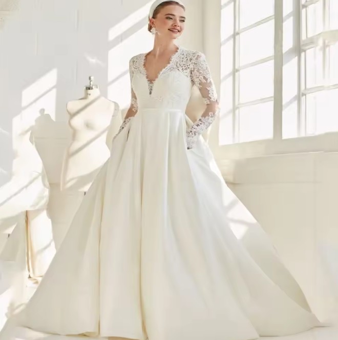 Langarm A Linie Brautkleid Editha mit Tattoo Spitze