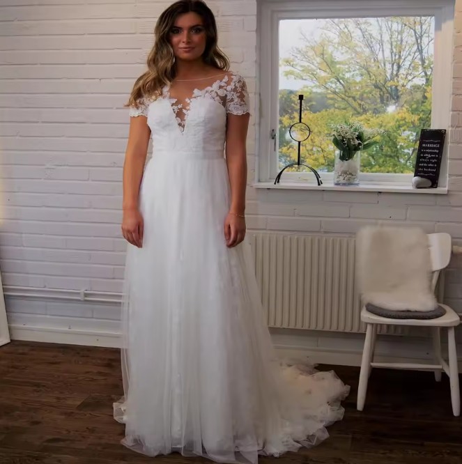 Empire Brautkleid Elisa mit Ärmeln und Spitze