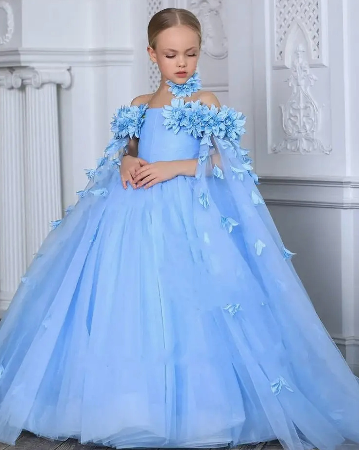 Blumenmädchenkleid Aveline Schulterfrei mit Blumen in Hellblau