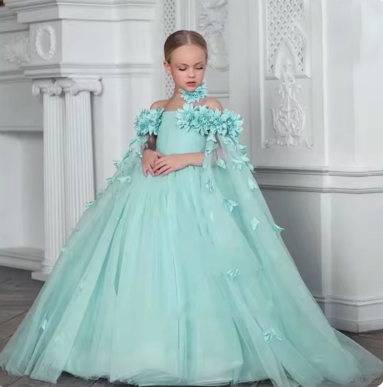 Blumenmädchenkleid Aveline Schulterfrei mit Blumen in Mintgrün