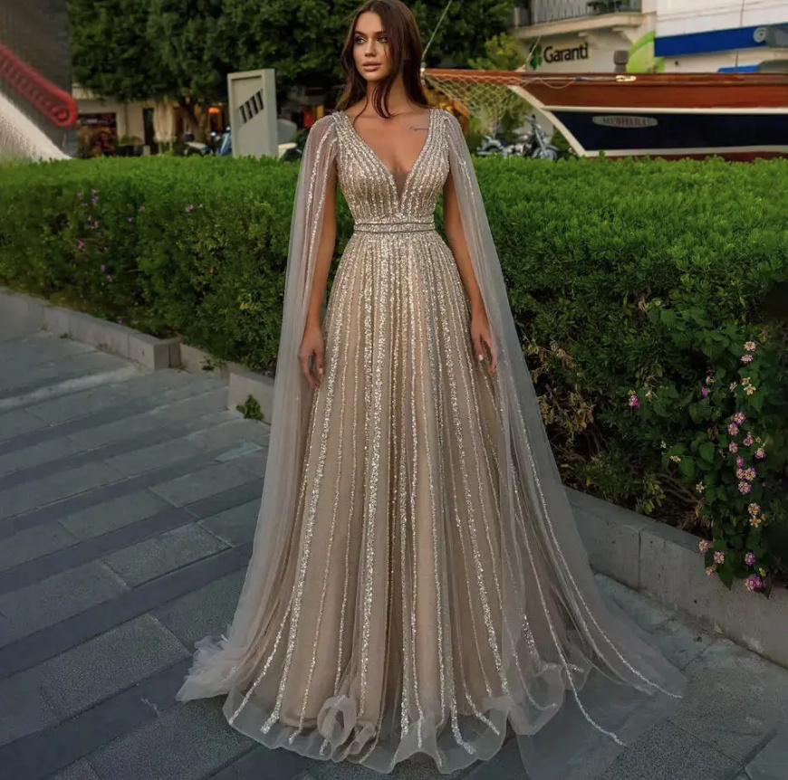 A Linie Vintage Style Brautkleid mit V Ausschnitt und Cape Bodenlang