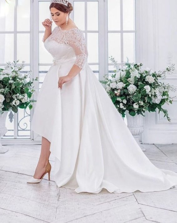 Plus Size Vokuhila Brautkleid Anuhea mit Spitze und Tattoo Ärmel Vorne Kurz Hinten Lang