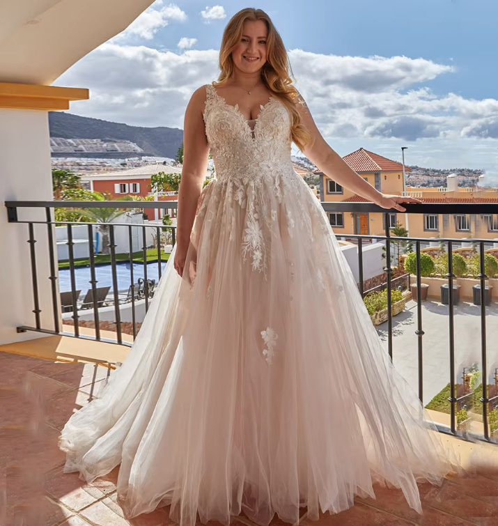 A Linie Plus Size Brautkleid Akela mit Tüll und Blumen Spitze Bodenlang