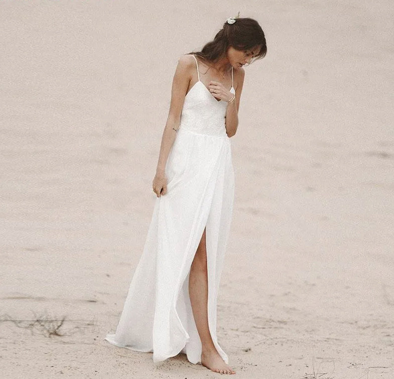 Spaghettiträger Beach Style Brautkleid Andy mit Pinselschleppe