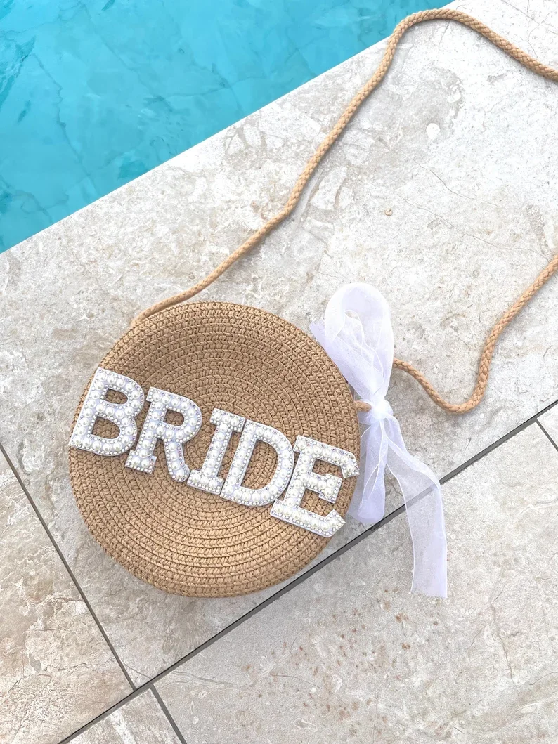 Runde Strandtasche BRIDE Aufschrift und Perlen 