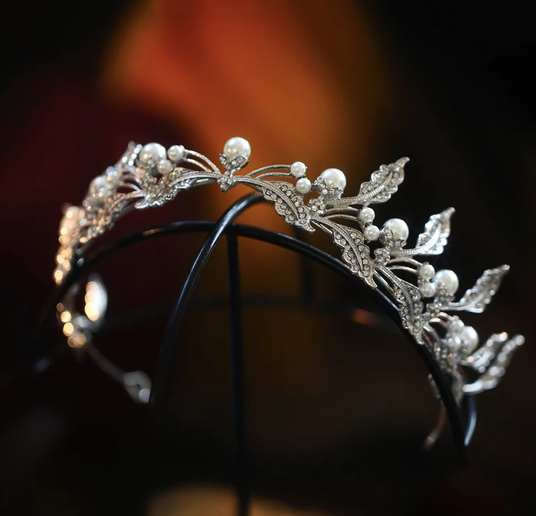 Braut Tiara Aliena mit Perlen und Blätter Form