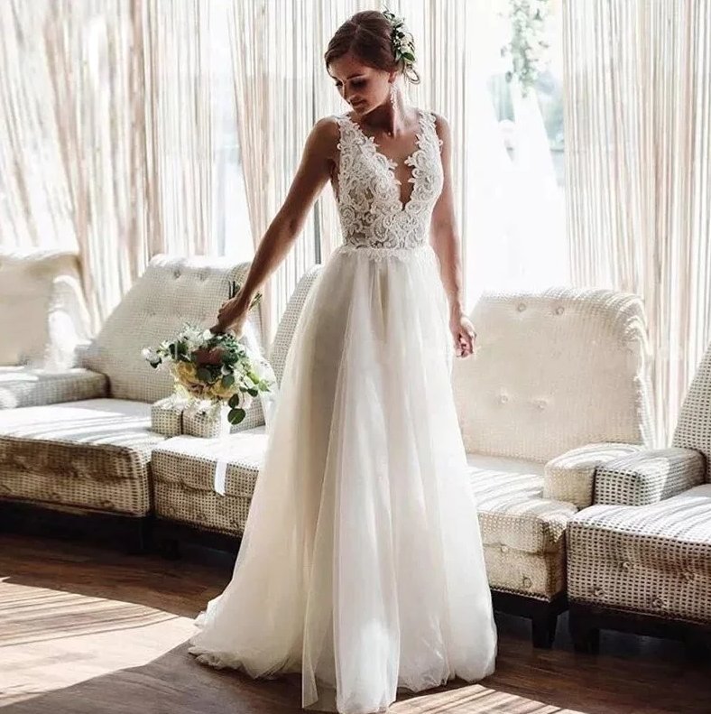 Boho Style Tüll Brautkleid Akela Ärmellos mit Spitze und V Ausschnitt