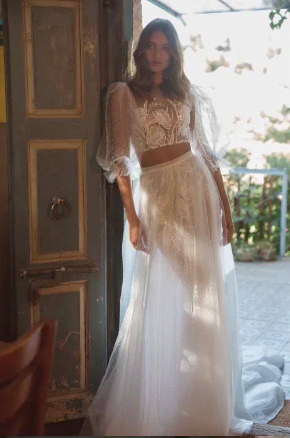 Zweiteiliges Tüll Boho Brautkleid Aline mit Blumen und Schleppe