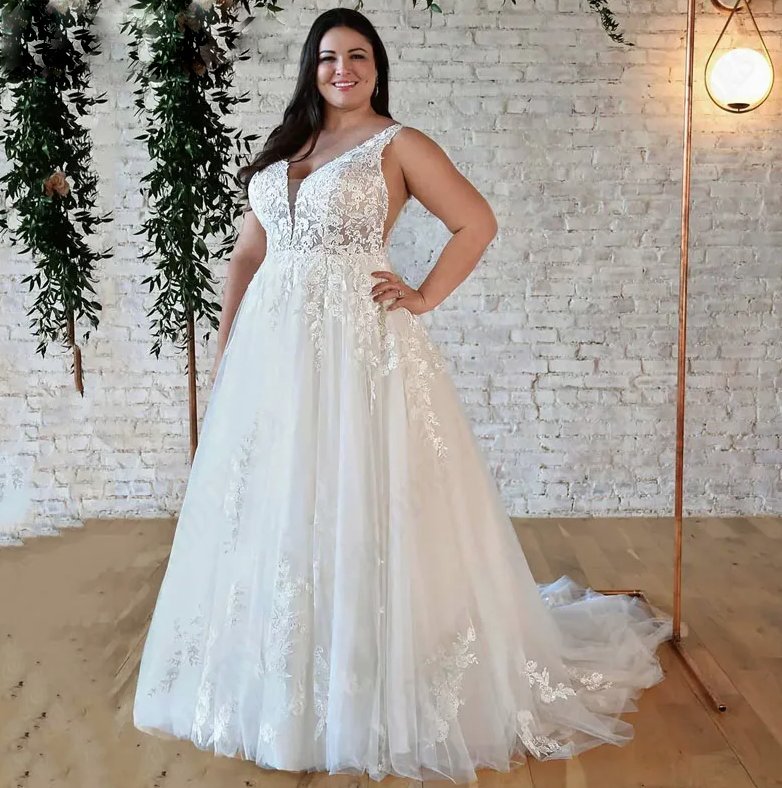 A Linie Plus Size Brautkleid Alisia mit V Ausschnitt Spitze und Schleppe