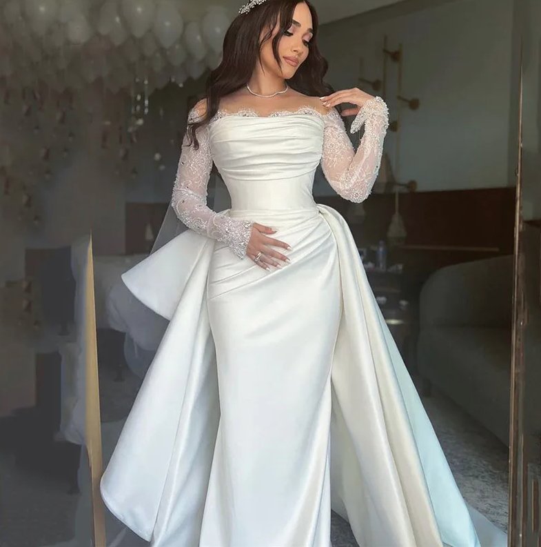 I Linie Langarm Brautkleid Babette mit Schleppe und Spitze