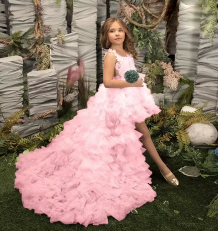 A Linie Vokuhila Blumenmädchenkleid Birgit mit Rüschen Schleppe Abnehmbar in Rosa