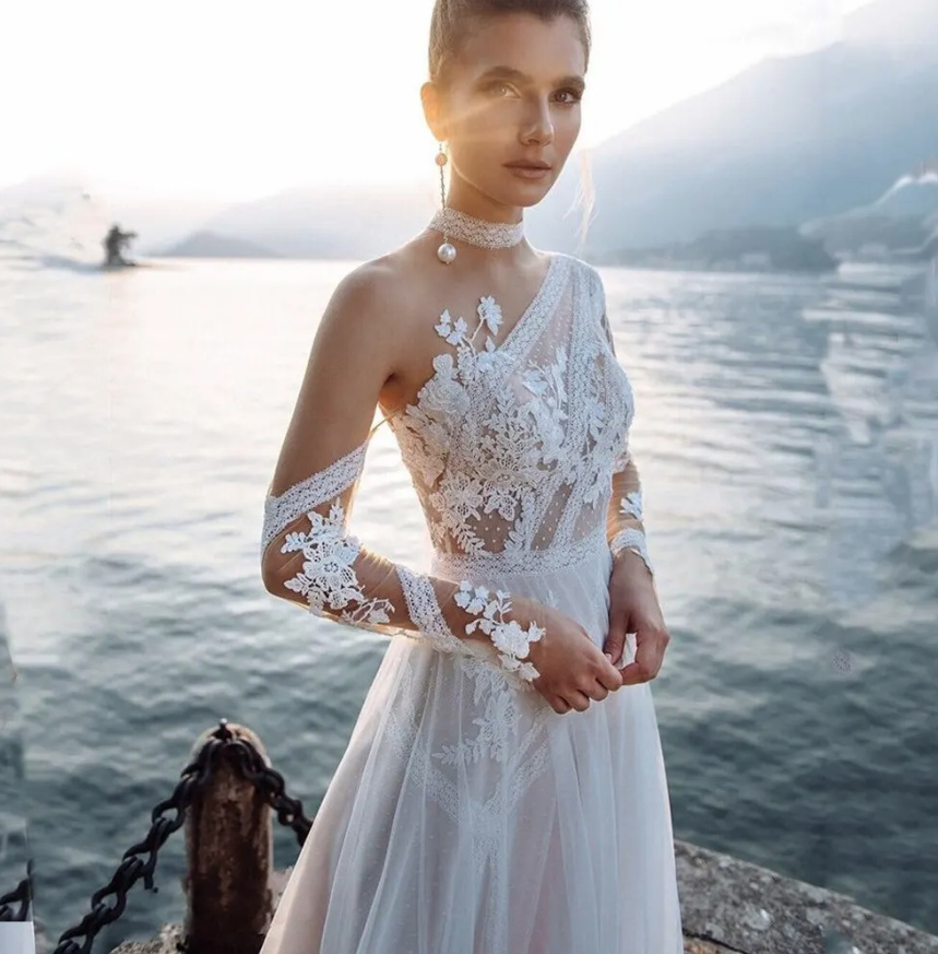 A Linie Boho Brautkleid Benice mit Illusion Ausschnitt und Spitze