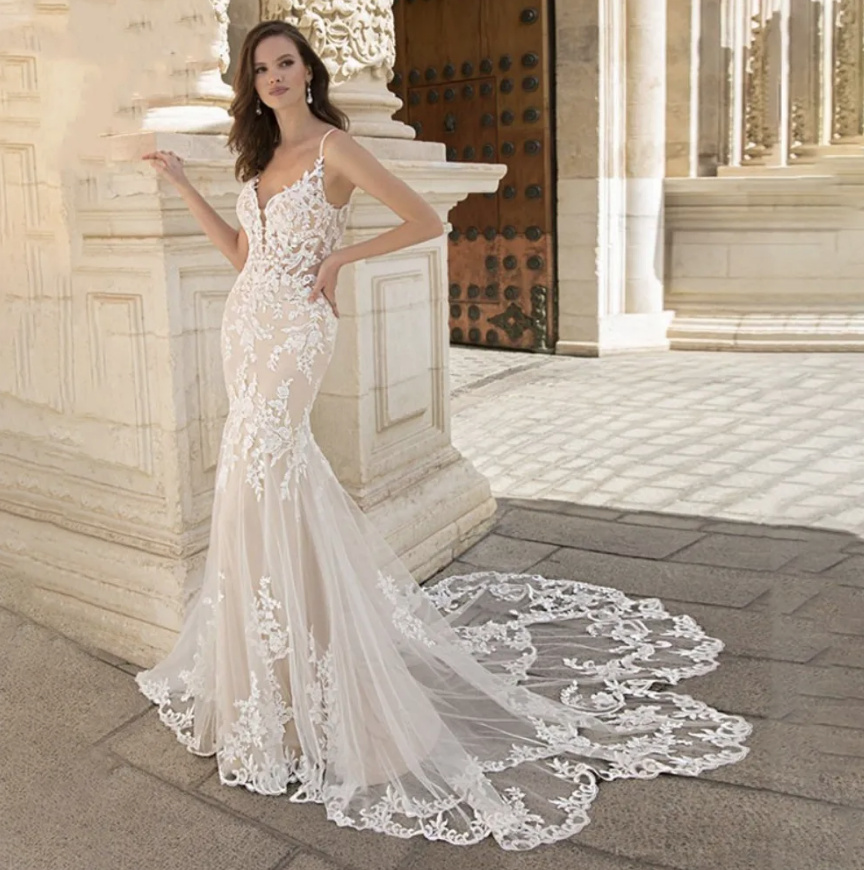 Modernes Meerjungfrau Brautkleid Birklinde mit Spitze und Schleppe