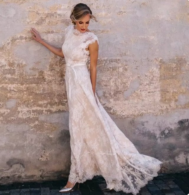 Empire Boho Brautkleid Bonny Ärmellos aus Spitze