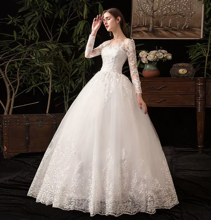 Klassisches Langarm Brautkleid Bodenlang mit Spitze