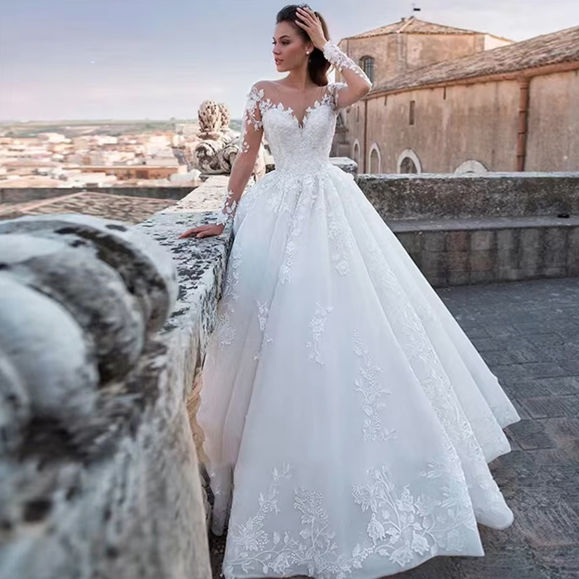 A Linie Langarm Brautkleid Bianka mit Blumen Spitze und Schleppe