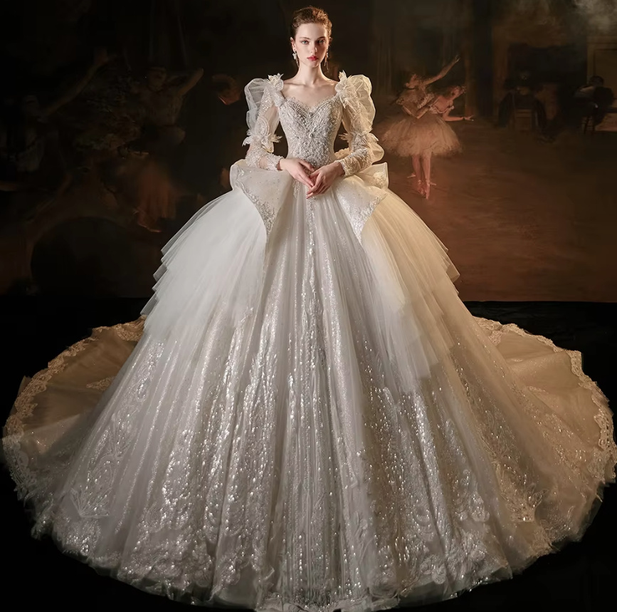 Langarm Glitzer Luxus Brautkleid Bridget mit Kathedral Schleppe Perlen Pailletten Strass Applikationen