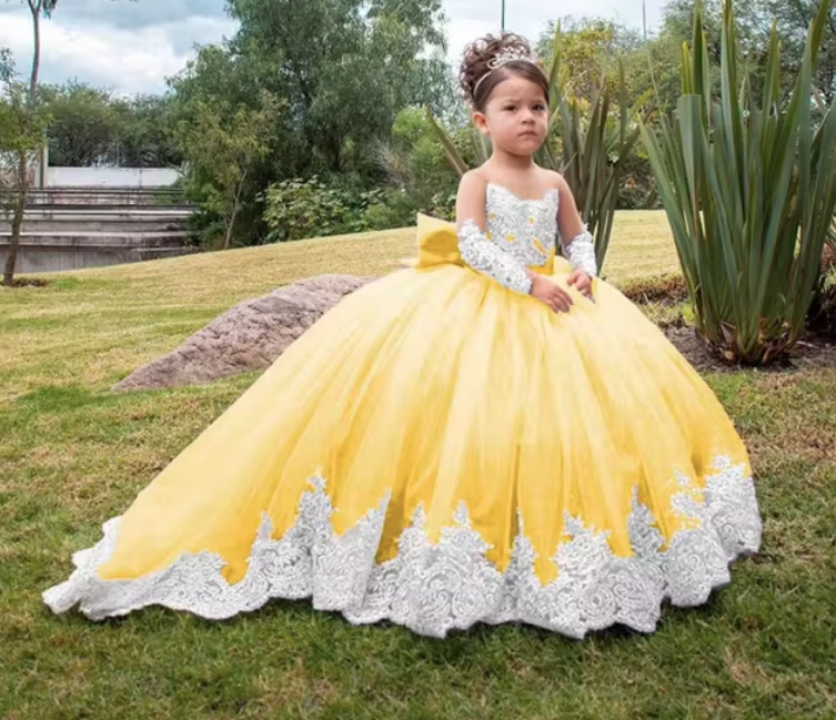 A Linie Blumenmädchenkleid Berit Bodenlang mit Spitze und Schleppe Gelb Weiß