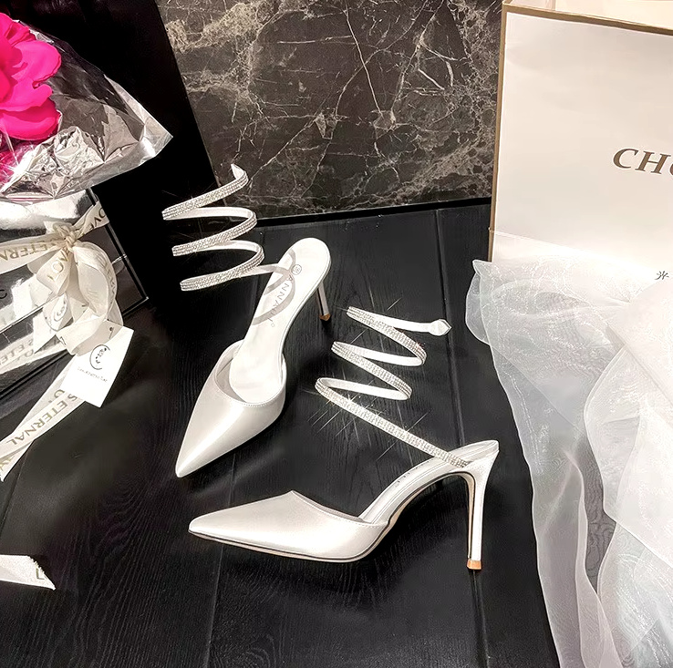 Römer Style Pumps Brautschuhe mit Strass Applikationen