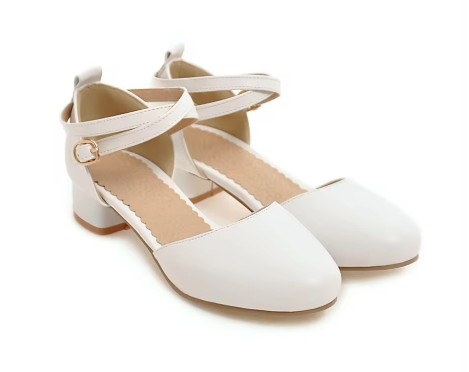 Weiße Brautschuhe Clara mit Riemchen