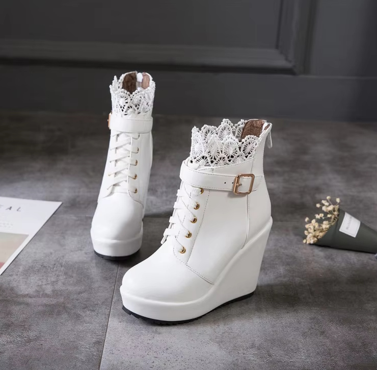 Keil Absatz Brautschuhe Sneakers mit Spitze in Weiß