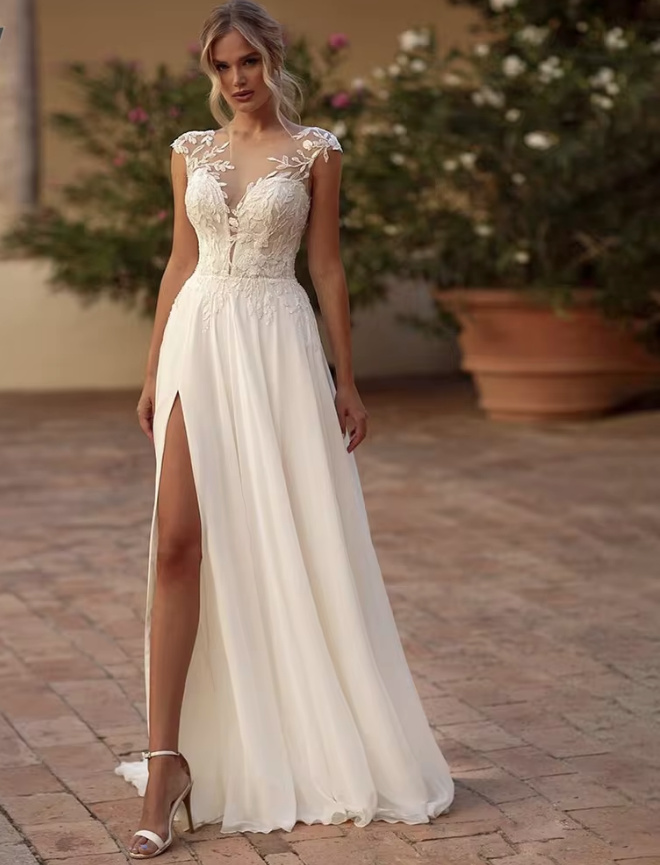 A Linie Brautkleid Abigal mit Cut Out und Blumenspitze