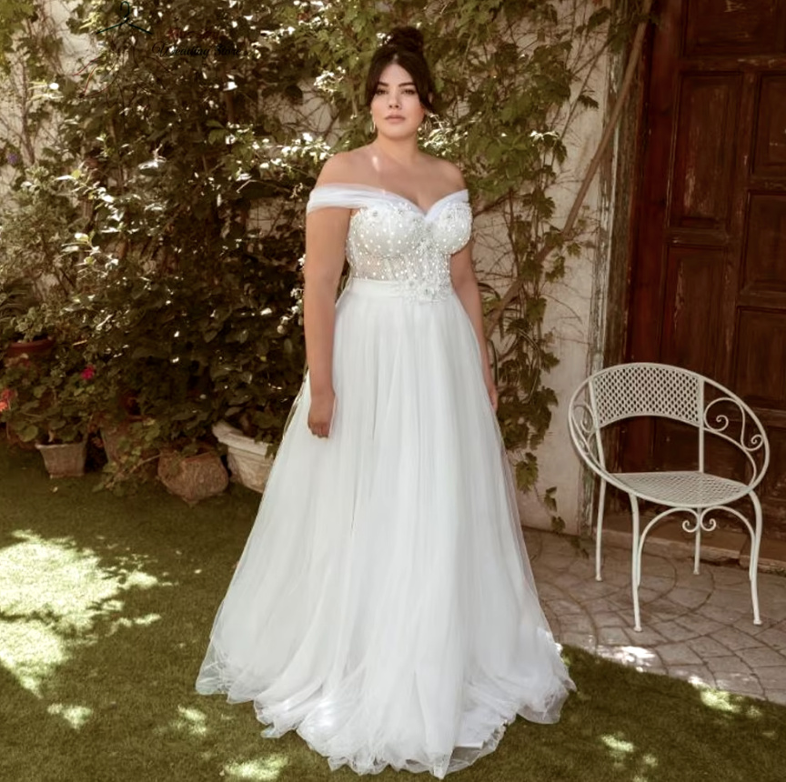 Schulterfreies A Linie Curvy Tüll Brautkleid Cosima mit Blumen