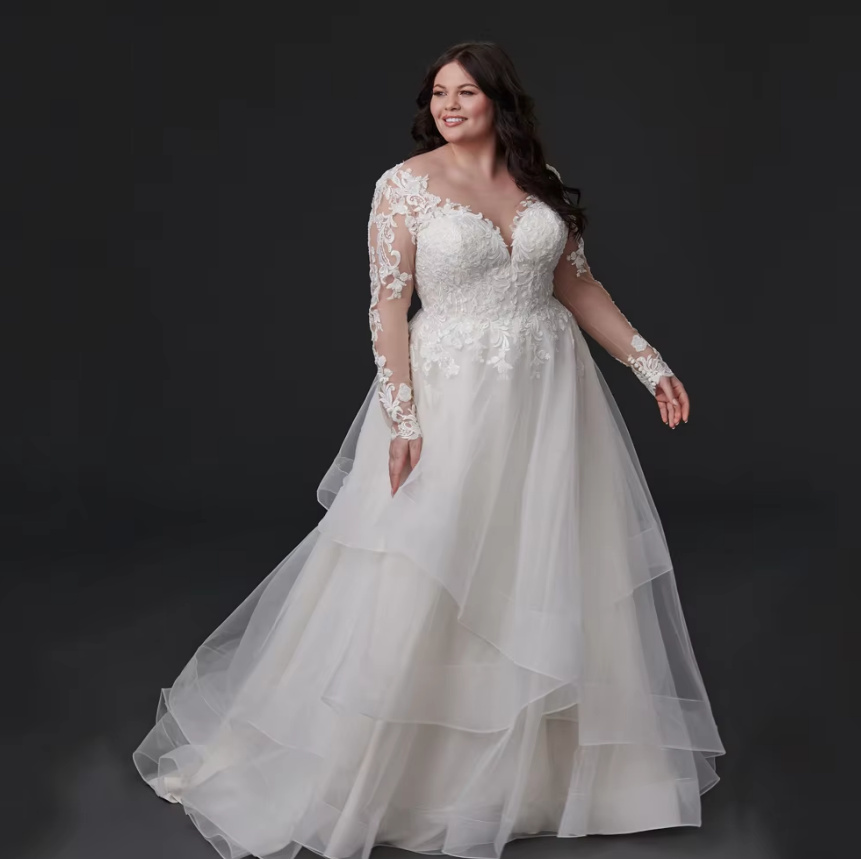 Langarm Curvy Brautkleid Klassisch mit Blumen Spitze