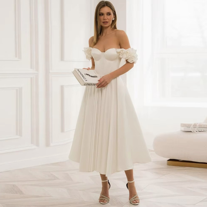 Schulterfreies A Linie Standesamtkleid Cydnee Wadenlang mit Blumen
