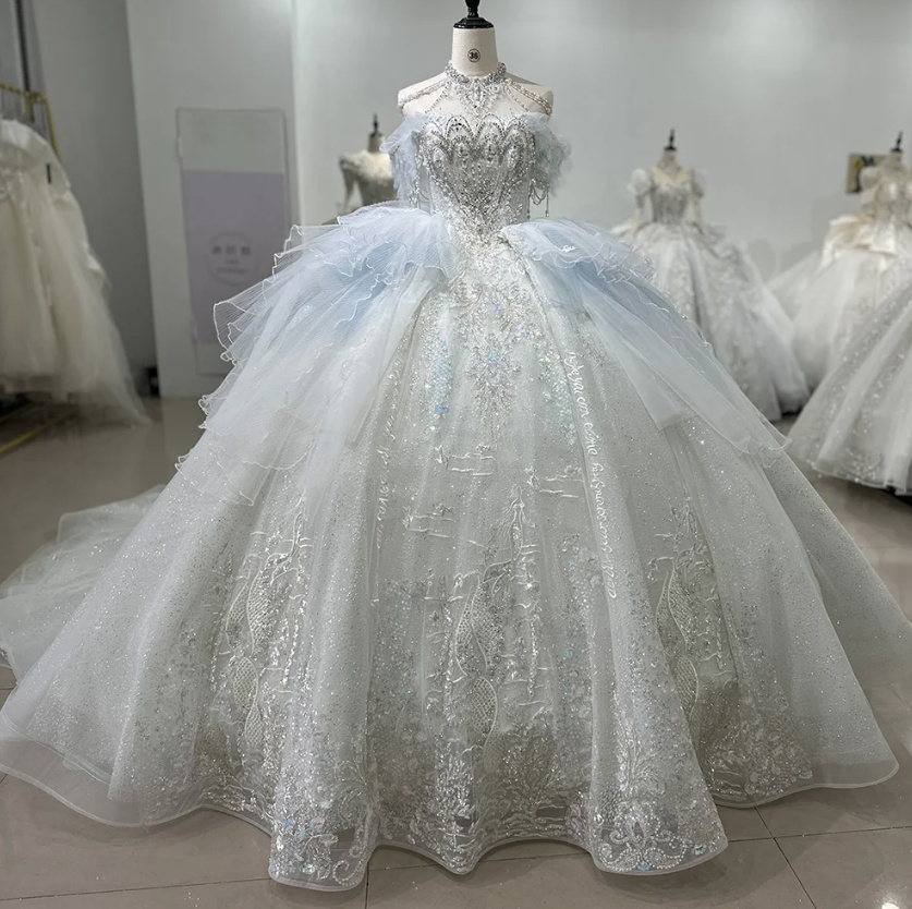 Neckholder Träger Ball Linie Glitzer Brautkleid Celin mit Strass Perlen Applikationen und Schleppe