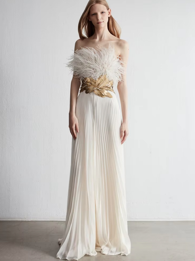 Schulterfreies Standesamtkleid Colette mit Perlen Federn Applikationen 