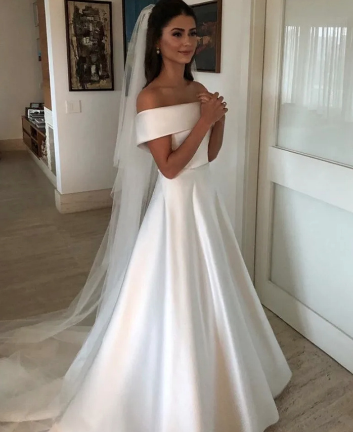 Schulterfreies Satin Brautkleid Ashley Schlicht Bodenlang