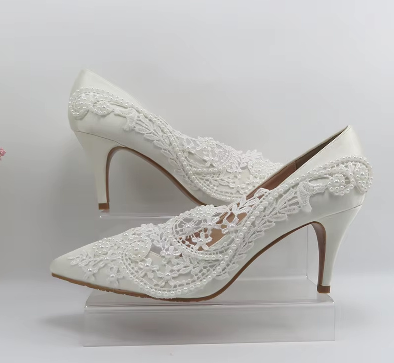 Hochzeitsschuhe Brautschuhe High Pumps Donnice mit Perlen und Spitze