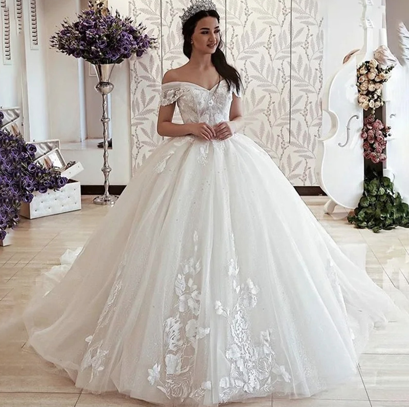 Schulterfreies Prinzessin Brautkleid Alla mit Schleppe und Spitze