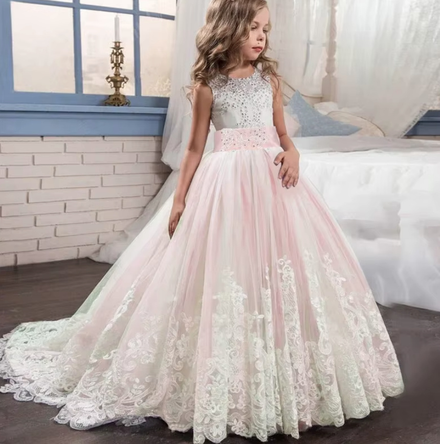 A Linie Blumenmädchenkleid Dora mit Spitze Ärmellos in Zartrosa Weiß