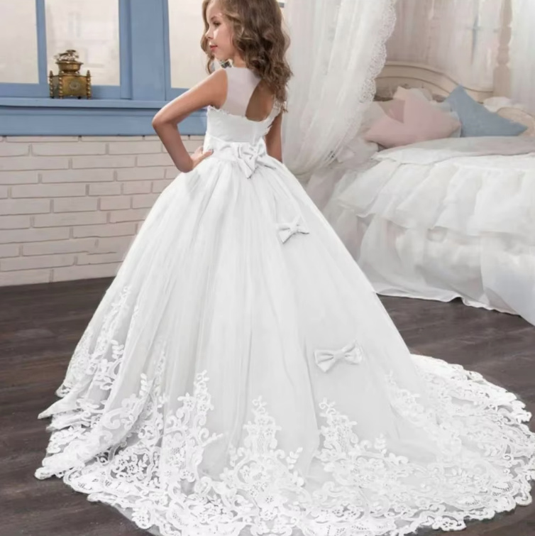 A Linie Blumenmädchen Kleid Dora mit Spitze Ärmellos in Weiß