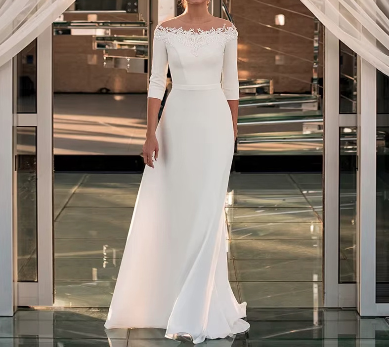 Schulterfreies A Linie Brautkleid Damara mit Spitzen Applikation